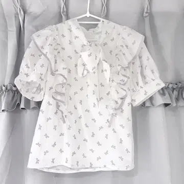 에블린 프릴 리본 상의
