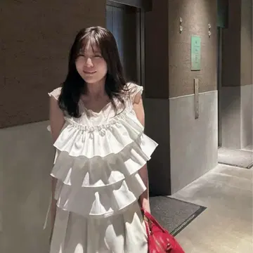 andequal piping bulky frill blouse