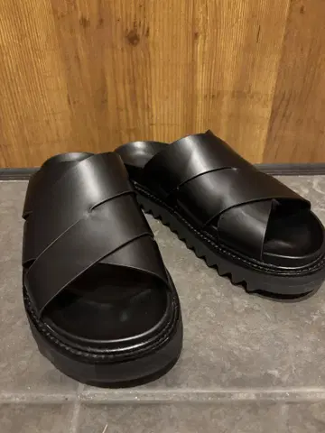 ZARA Vibram 밑창 가죽 샌들 트랙 솔