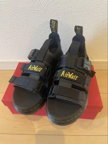 Dr. Martens PEARSON 샌들