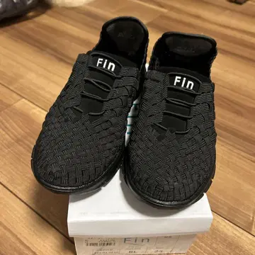 Fin 블랙 땋은 슬립온 스니커즈
