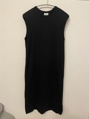 DRIES VAN NOTEN 파워 숄더 티셔츠