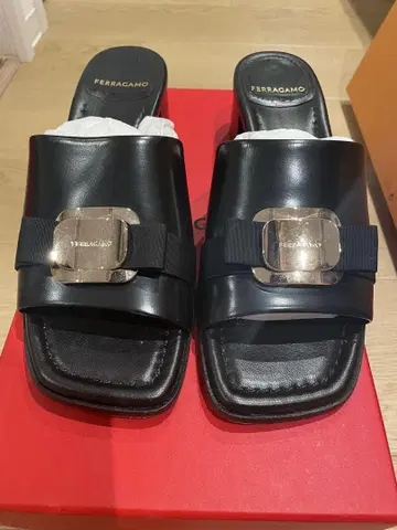 FERRAGAMO 페라가모 샌들
