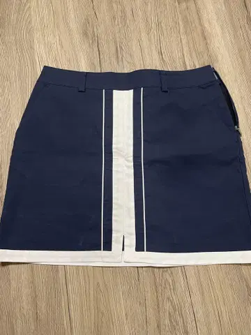 M TAYLORMADE 네이비 스트라이프 골프 스커트