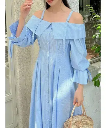 스카이블루 스트라이프 오프숄더 긴팔 원피스