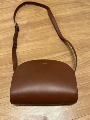 a.p.c. 숄더백
