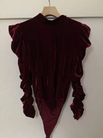 Jantiques 벨벳 개더 바디수트