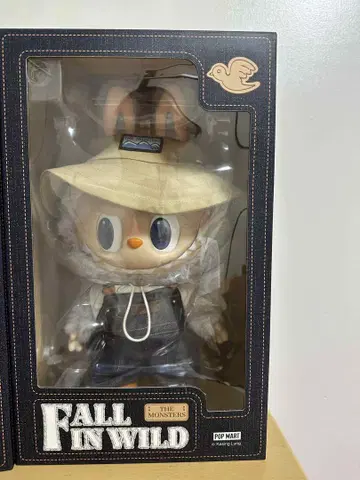 POP MART FALL IN WILD 토끼 피규어