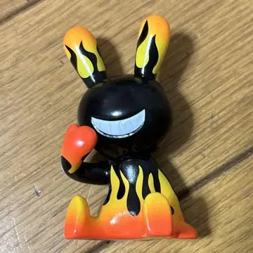 BLACK RABBiT 파이어 오렌지 트레이딩 피규어
