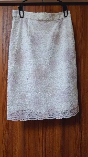 PROPORTIONBODYDRESSING 화이트 레이스 타이트 스커트