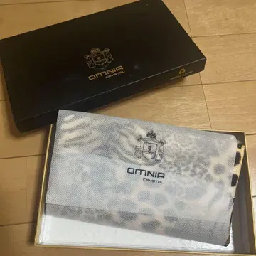 OMNIA CRYSTAL 레오파드 무늬 장지갑 레오파드 무늬