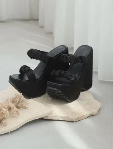 미사용 새상품 Darich 블랙 샌들