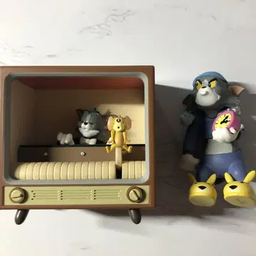 52TOYS 톰과 제리 피규어 2점