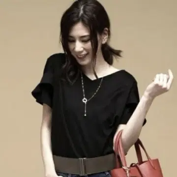 새상품급 로페 블랙 티셔츠