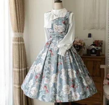 Forest Wardrobe 흰 장미와 딸기 수채화 오버롤 스커트