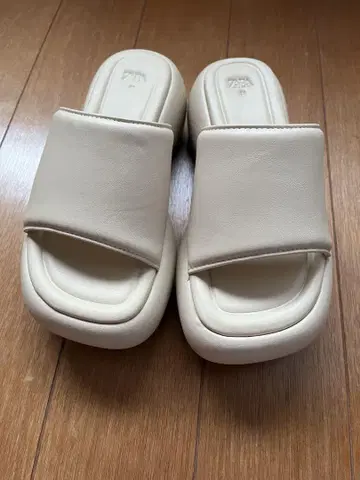 ZARA 플랫포옴 샌들 통굽 베이지