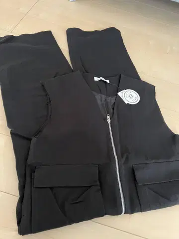 alexiastam 새상품 Front Zip V Neck Jumpsuit