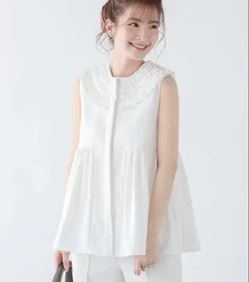 새상품 Fit more 미니 프릴 페플럼 슬리브리스