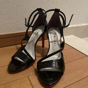 DIANA 블랙 하이힐 빨간색 밑창