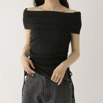 Heather 사이드 드로스트 컷 TEE 상의 블랙
