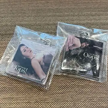 [ 라스트 세일 ] Oops! 스즈키 아이리 자켓 사진풍 아크릴 키링