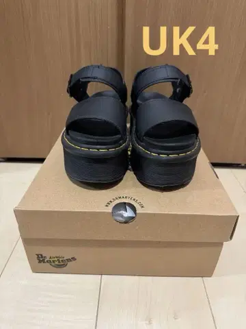 [새상품급] Dr.Martens 닥터마틴 통굽 샌들