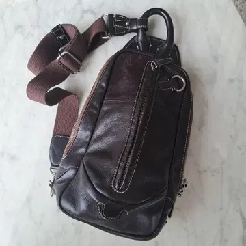 다크 브라운 가죽 숄더백
