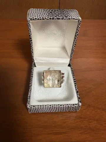 LALIQUE 아레투즈 반지