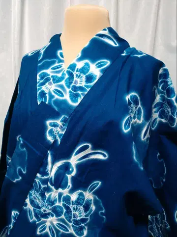 유카타 푸른 꽃과 토끼