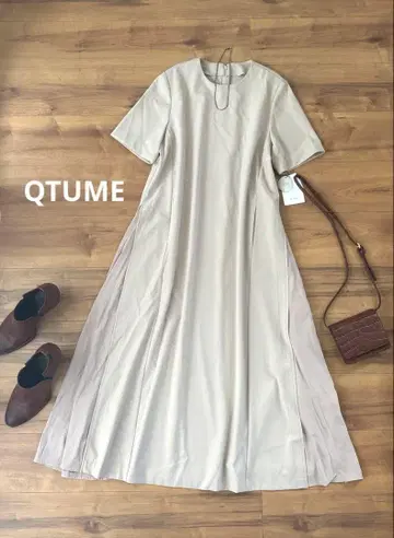 택 포함 새상품 QTUME 사이드 절개 A라인 원피스 그레디 브릴리언트
