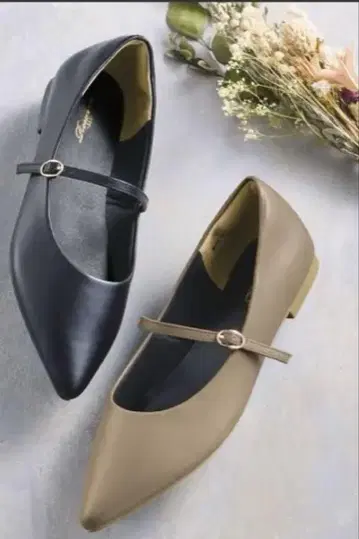 미사용 새상품 택 포함 스트랩 펌프스 블랙 23cm