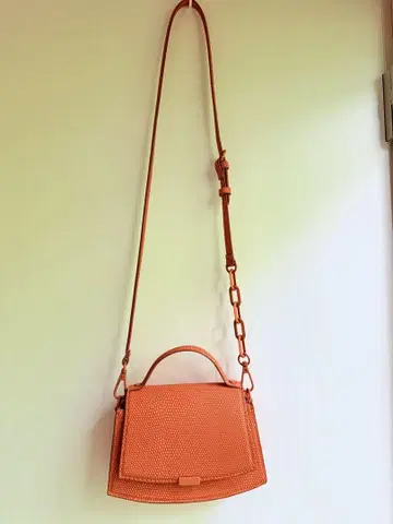 ZARA (자라) 오렌지 숄더백 텍스처 마감