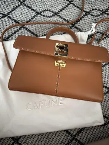 CAFUNE 브라운 가죽 숄더백