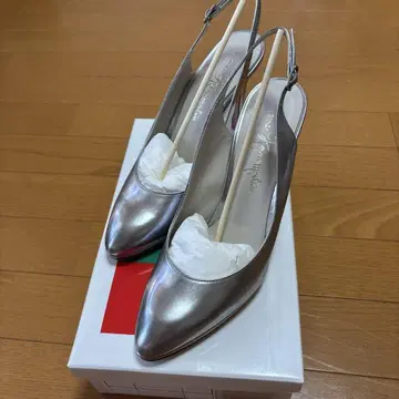 긴자 카네마츠 실버 하이힐 24.5cm