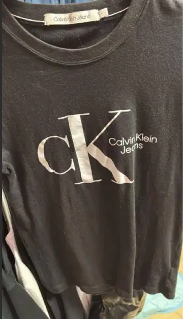 Calvin Klein Jeans 블랙 티셔츠