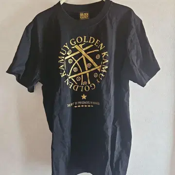 골든 카무이 T셔츠 블랙 골드 프린트