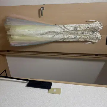 화이트 비즈 자수 머메이드 드레스