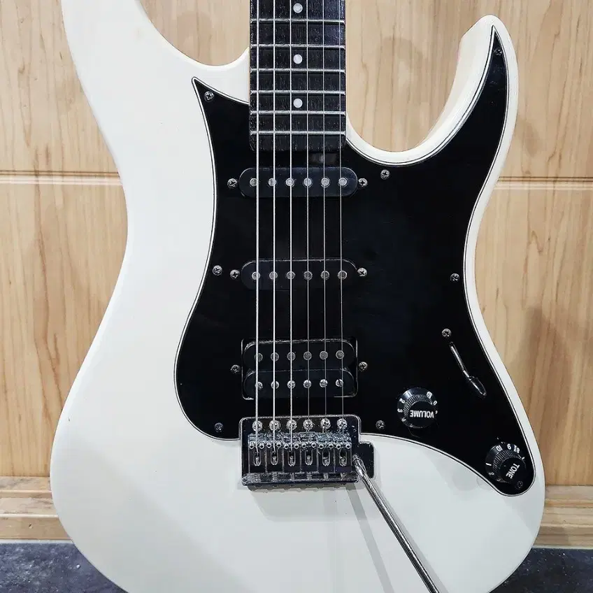 Clearing out collection, 90s Yamaha YGX-112P electric guitar