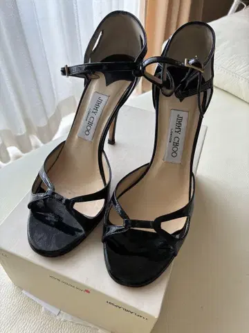 Jimmy Choo 블랙 샌들 38
