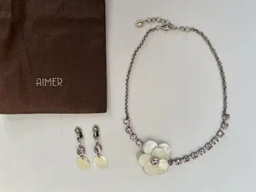AIMER 에메 쉘 플라워 모티브 목걸이 & 귀찌 화이트 x 핑크