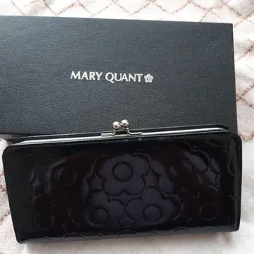 MARY QUANT 엠보싱 꽃무늬 장지갑 블랙