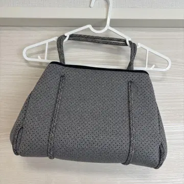 그레이 메쉬 핸드백