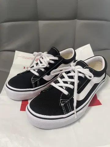 Vans 블랙 스니커즈
