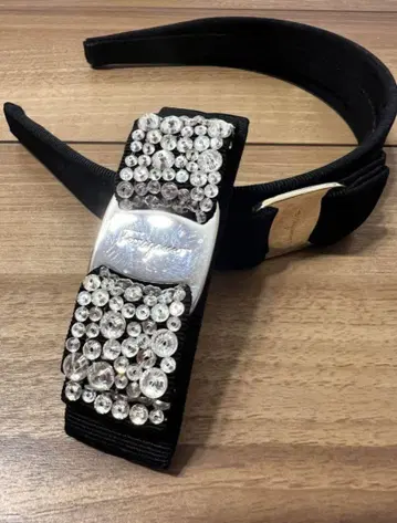 Ferragamo 머리띠 머리핀 바라 리본 블랙 크리스탈