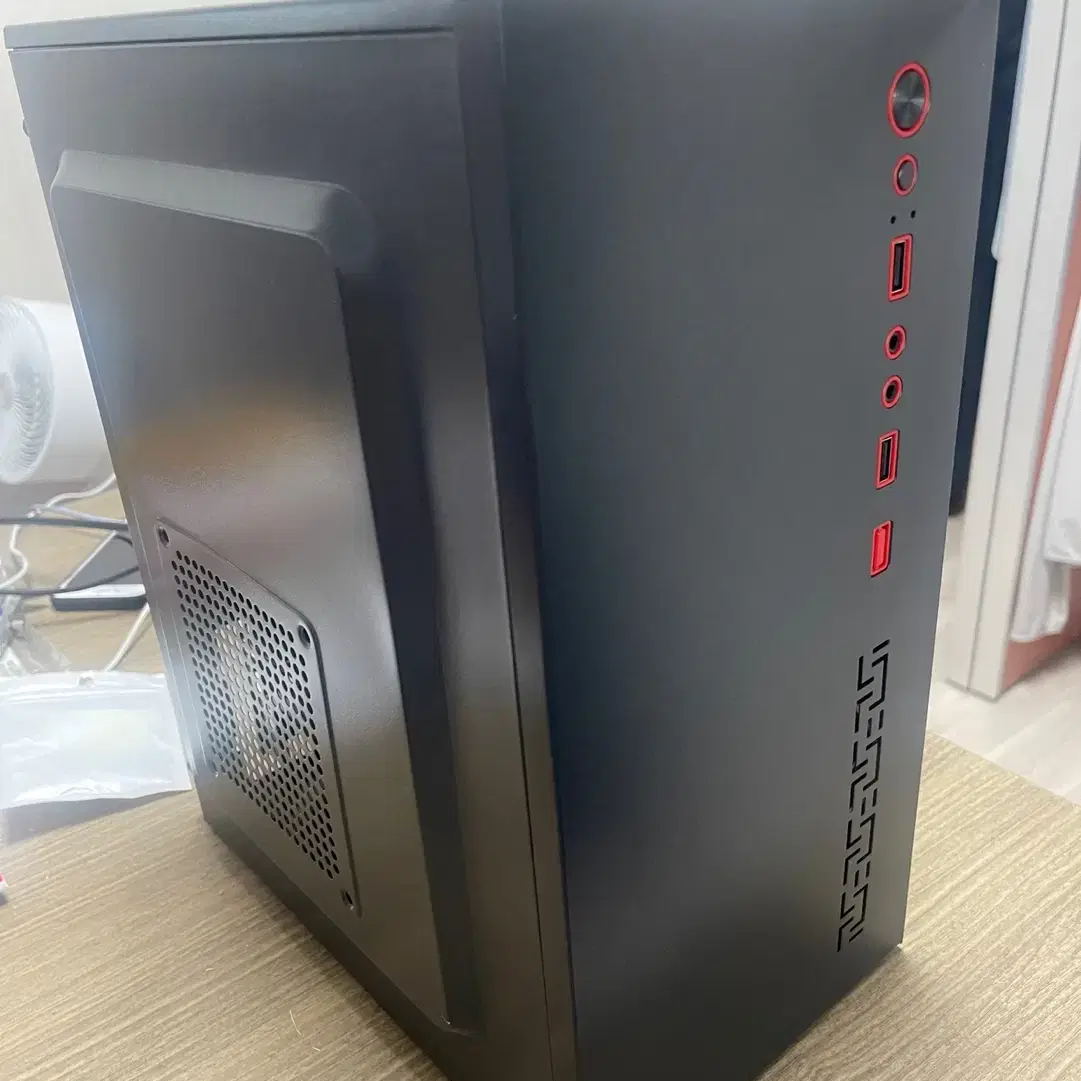 デスクトップPC(美品) E3-1220V3(i5-4460同等)メモリ16GB Amazon.co.jp 売れ筋ランキング: undefined の中で最も人気の