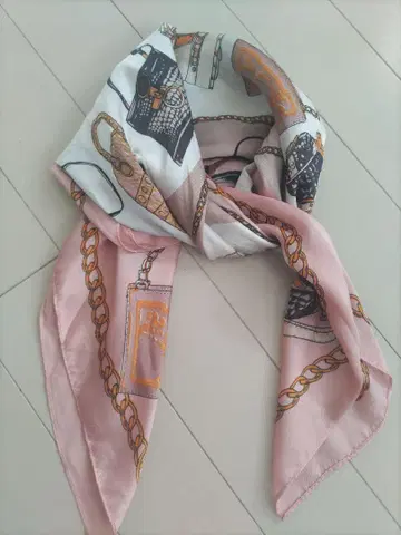 체인 패턴 스카프