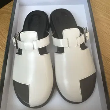 RIM.ARK 아이보리 샌들 37