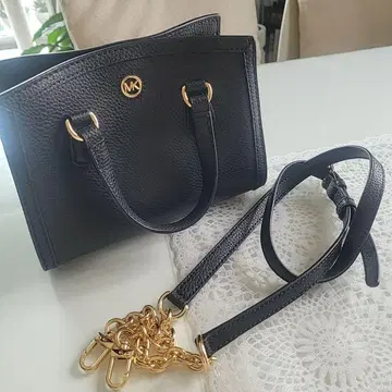 MK 블랙 가죽 숄더백