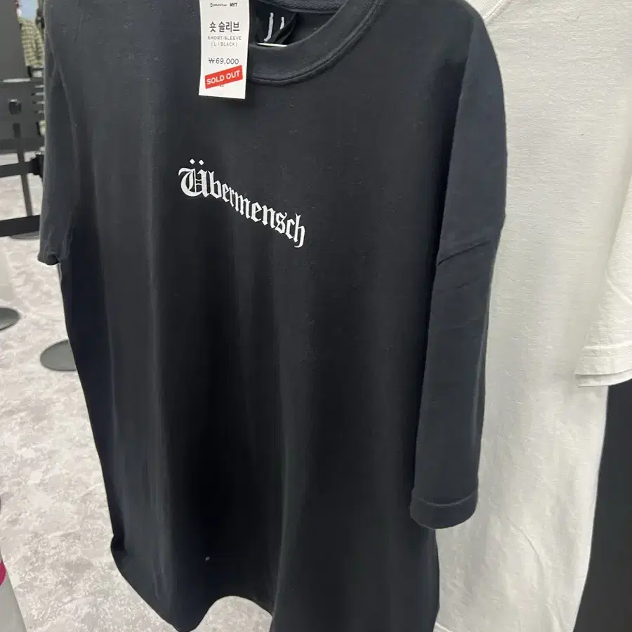 G-DRAGON | 지드래곤 G-dragon Short-Sleeve Ubermensch T-Shirt