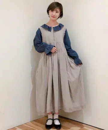 앞뒤 착용 슬리브리스 레이스 원피스 베이지